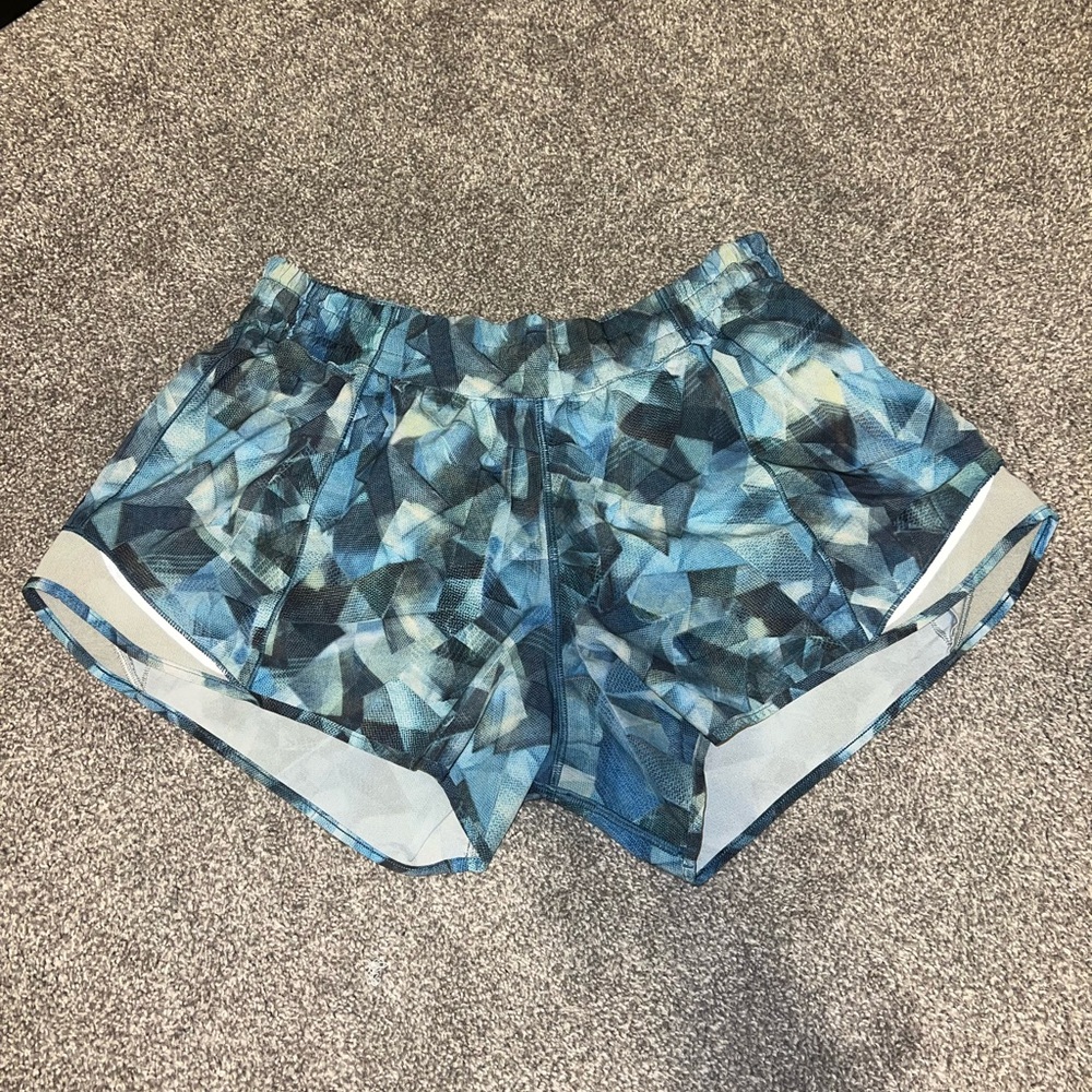 Lululemon Hotty Hot 2.5” Shorts